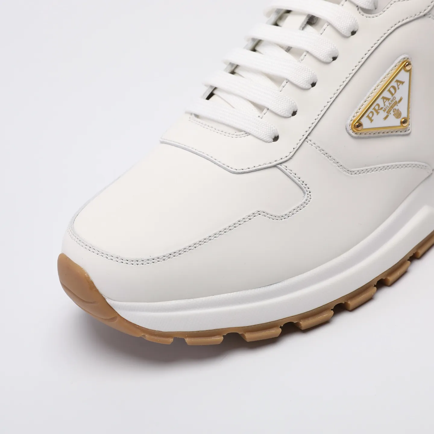Batch 580 [PRADA] Men's shoes are popular in the counter, official website synchronization, high-quality shipments. Fabric: original cowhide with snakeskin. Lining: cowhide feet + cowhide lining. Outsole: original TPU + foam. Size: 38-46
